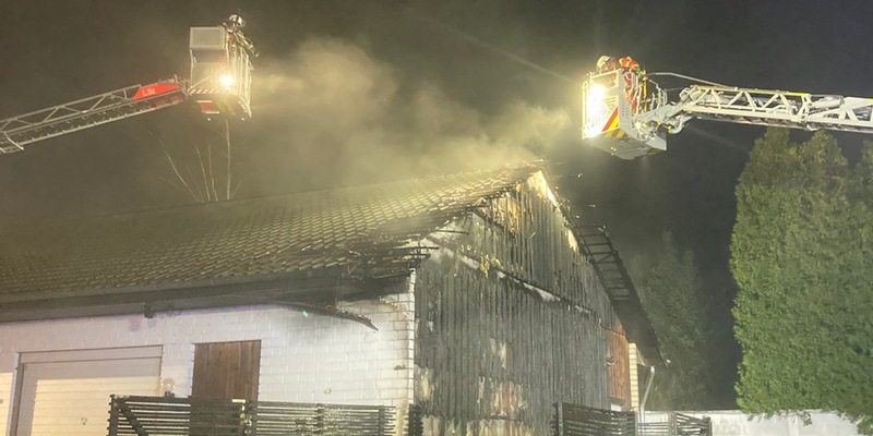 FW Minden: Brand einer Hausfassade - Foto: presseportal.de