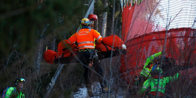 Cyprien Sarrazin war beim Training in Bormio schwer gestürzt. - Foto: Alessandro Trovati/AP/dpa