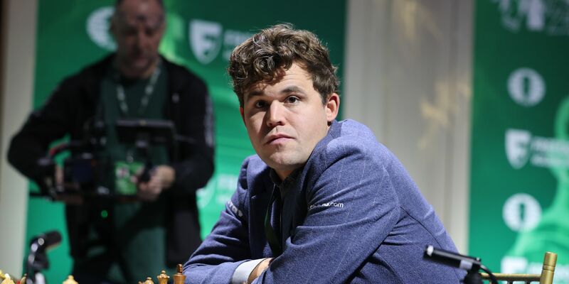 Titelverteidiger Magnus Carlsen hat nach einer Bestrafung seinen Rückzug von der Schnellschach-WM erklärt. - Foto: Seshadri Sukumar/ZUMA Press Wire/dpa