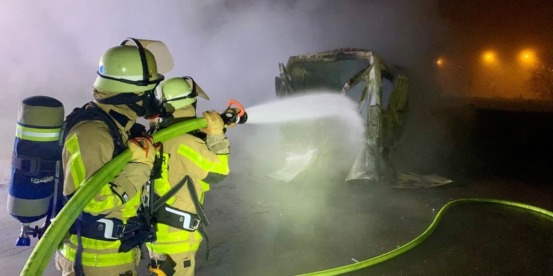 FW-GLA: Explosion eines Kleintransporters - Foto: presseportal.de