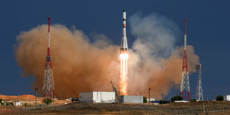 Vom russischen Weltraumbahnhof in Baikonur (Kasachstan) fliegen immer wieder Kosmonauten und Astronauten gemeinsam zur ISS. (Archivbild) - Foto: Ivan Timoshenko/Roscosmos space corporation/AP