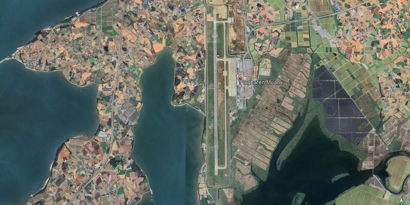 Der Flughafen Muan liegt knapp 300 Kilometer südwestlich von Seoul.  - Foto: Google Earth/dpa