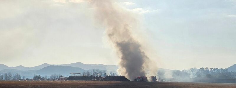 Die Behörden gehen nach ersten Erkenntnissen davon aus, dass die Piloten das Fahrwerk nicht ausfahren konnten und es daher zu dem Unfall kam.  - Foto: Maeng Dae-hwan/Newsis/AP/dpa