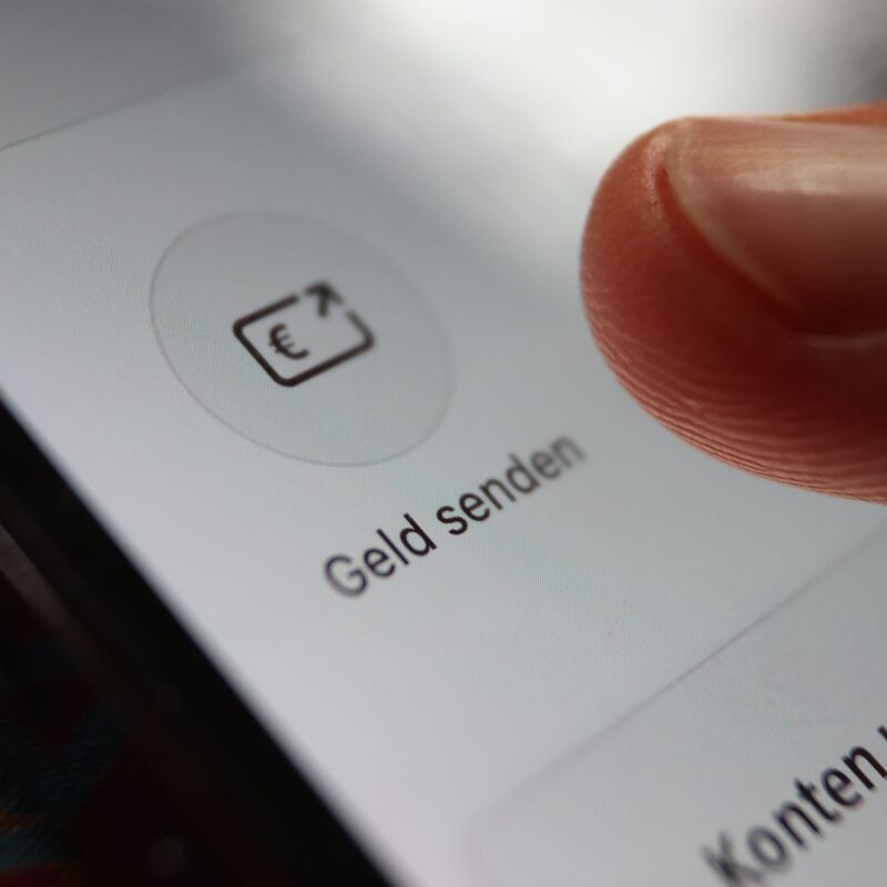 Das von einem Zusammenschluss europäischer Banken gestartete Bezahlsystem Wero soll noch in diesem Jahr auch für Online-Einkäufe genutzt werden können. (Symbolbild)  - Foto: Karl-Josef Hildenbrand/dpa