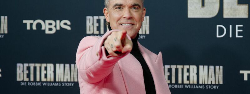 Kommt 2025 mit Konzerten nach Deutschland: Superstar Robbie Williams. (Archivbild)  - Foto: Henning Kaiser/dpa