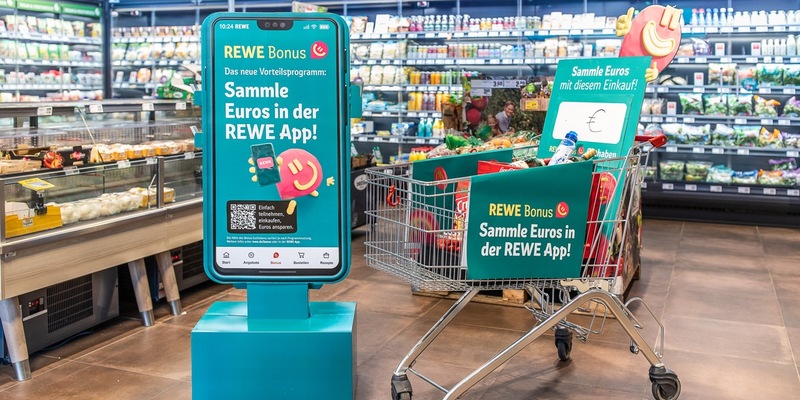 Mehr sparen mit REWE Bonus: Euros statt Punkte - Bonusprogramm für individuelle Vorteile / Neues Vorteilsprogramm ist für REWE der nächste Schritt innerhalb der digitalen Angebotskommunikation - Foto: presseportal.de