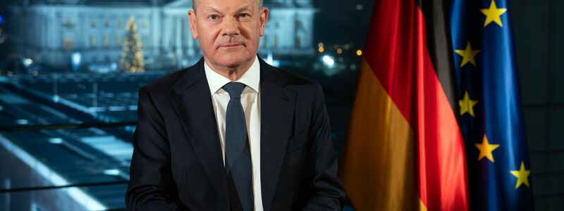 Kanzler Scholz versichert Bürgern, die Ukraine werde weiter unterstützt.  - Foto: Soeren Stache/dpa