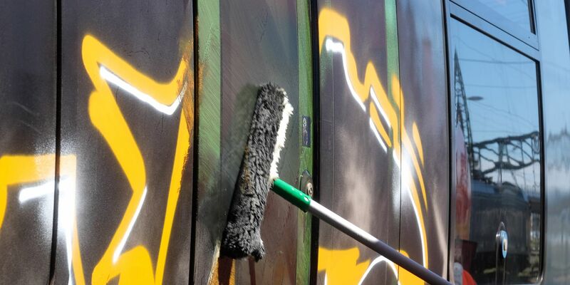 Vor allem in Ballungsräumen hat die Bahn mit Graffiti-Delikten zu kämpfen. (Archivfoto) - Foto: Sebastian Willnow/dpa-Zentralbild/dpa