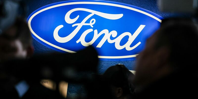 Der X-Kanal von Ford wurde offenbar kurzzeitig von Fremden bespielt. (Archivbild) - Foto: Christoph Reichwein/dpa