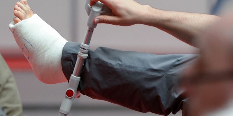 Ist Arbeiten mit gebrochenem Bein möglich? (Symbolbild) - Foto: picture alliance / dpa