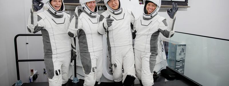 Rabea Rogge, Eric Philips, Chun Wang und  Jannicke Mikkelsen (von links nach rechts) absolvierten ein monatelanges Training in der Kapsel.  - Foto: SpaceX/dpa