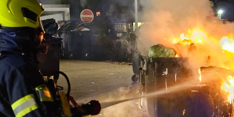 FW Bergheim: Silvesterbilanz der Feuerwehr Bergheim Drei Feuer an Gebäuden und mehrere Kleinbrände - Foto: presseportal.de