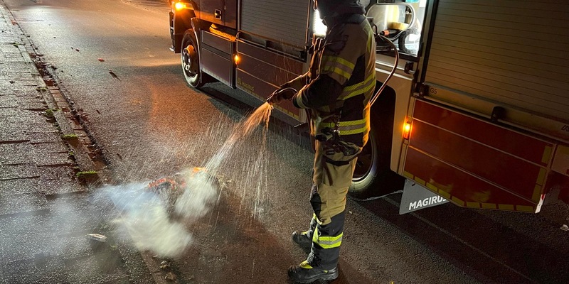 FW-EN: Unruhige Silvesternacht für die Feuerwehr - Balkonbrand im Eicklohweg und drei Altpapiercontainerbrände - Insgesamt 11 Einsätze - Foto: presseportal.de