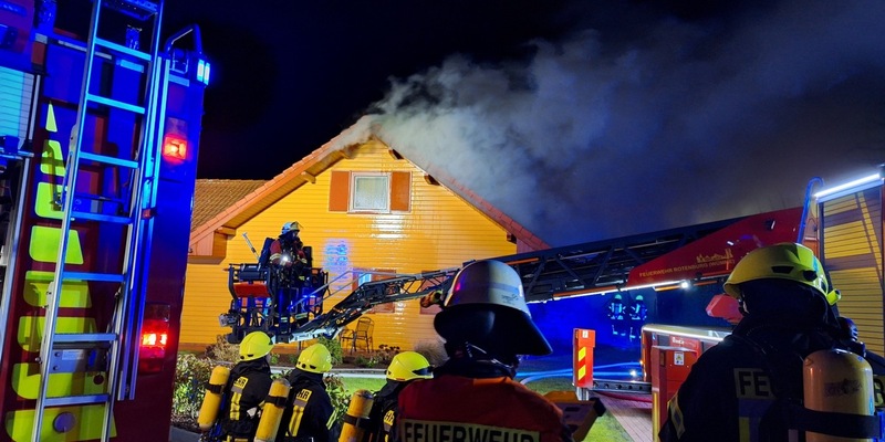 FW-ROW: Wohnhaus fängt am Neujahrsmorgen Feuer - Foto: presseportal.de