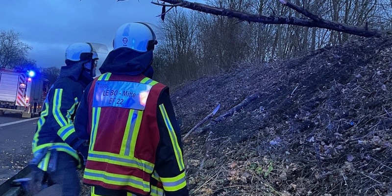 FW-BO: Sturmböen bis 90 km/h - Feuerwehr Bochum im Dauereinsatz - Foto: presseportal.de