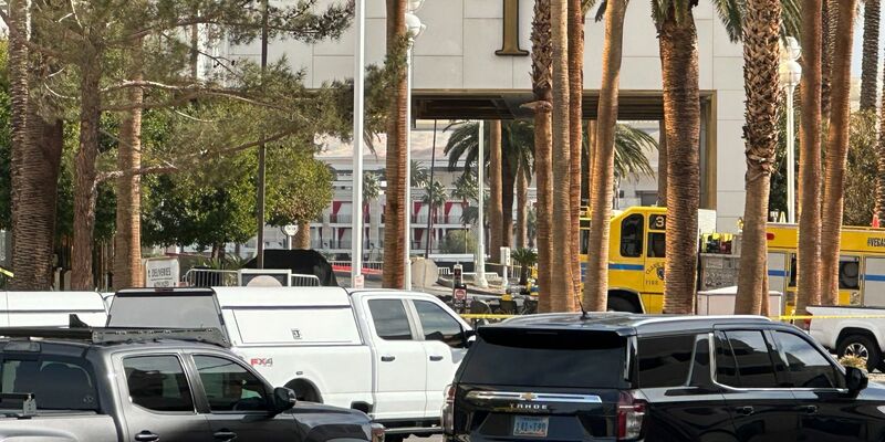 Vor dem Trump International Hotel in Las Vegas. - Foto: Ty ONeil/AP/dpa