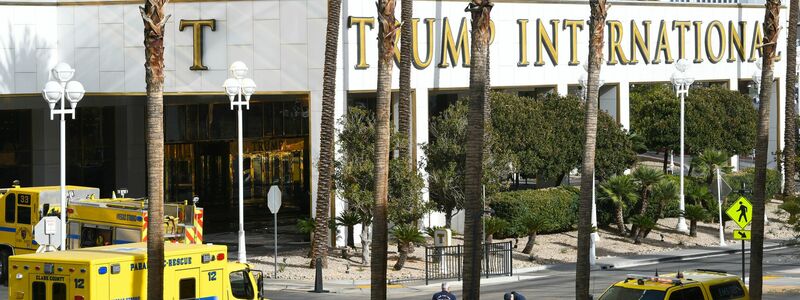 Der Cybertruck explodierte unmittelbar vor dem Eingang des Trump-Hotels. - Foto: Sam Morris/Las Vegas Review-Journal/AP/dpa