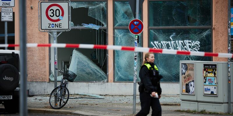 Der Einsatz von Kugelbomben sorgt für Schäden und besorgt viele Menschen (Archivbild)   - Foto: Jörg Carstensen/dpa