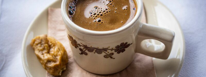 Ein warmes, üppiges Braun ist für das Pantone-Institut die Trendfarbe 2025 - auch «Mocha Mousse» genannt. (Symbolbild) - Foto: Frank Rumpenhorst/dpa