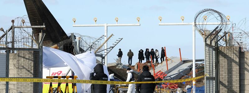 Die Polizei durchsuchte den Flughafen und das Büro der betroffenen Airline. - Foto: Uncredited/YONHAP/AP/dpa