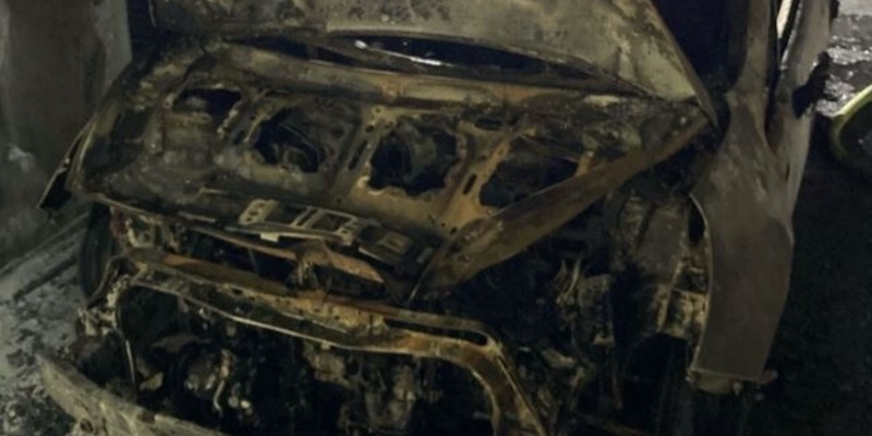 POL-NE: Mülltonnen, Carport und Auto geraten in Brand - Foto: presseportal.de