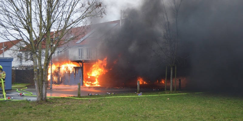 POL-VER: +Carport mit mehreren Pkw in Vollbrand++Brand einer Hecke++Verfolgungsfahrt unter Alkoholeinfluss++Alkoholisiert in Graben gefahren+ - Foto: presseportal.de