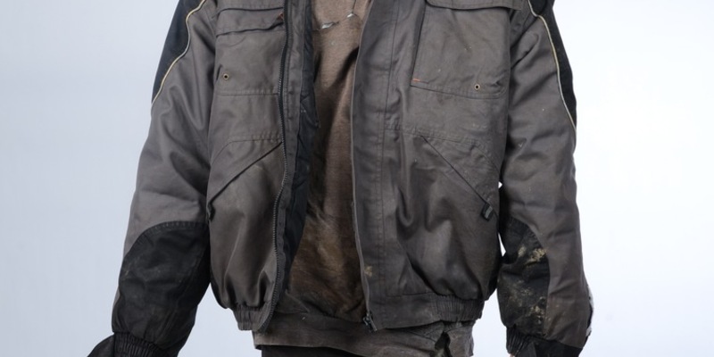 POL-HSK: Toter unter Autobahnbrücke: Polizei bittet mit Fotos um Hinweise zur Identität des Mannes / Gemeinsame Presseinformation der Staatsanwaltschaft Arnsberg und des Polizeipräsidiums Dortmund - Foto: presseportal.de