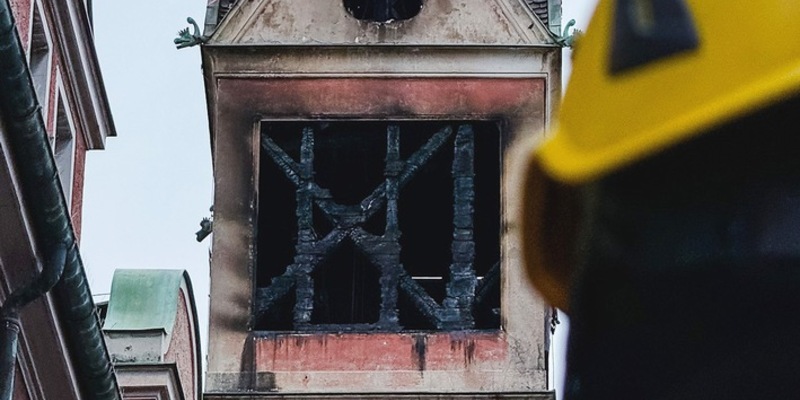 FW-M: Lose Anbauteile am Glockenturm (Lehel) - Foto: presseportal.de