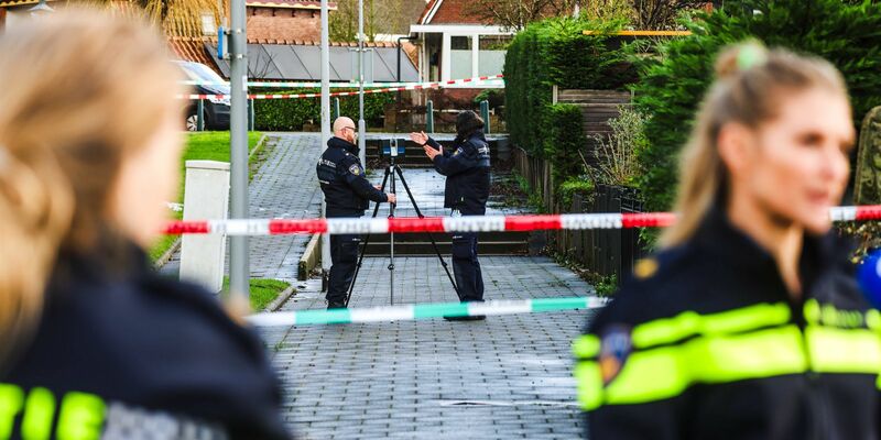 Für Hinweise zur Ergreifung des Todesschützen von Rotterdam haben die Behörden eine Belohnung von 30.000 Euro ausgesetzt. - Foto: JEFFREY GROENEWEG/ANP/dpa