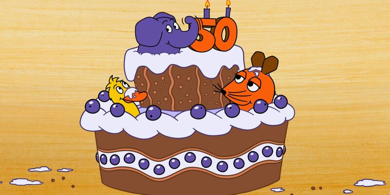 Der kleine Elefant, die Maus und die Ente sitzen auf einer Torte - am 5. Januar 2025 hat der Elefant seinen 50. Geburtstag. (Bild: WDR) - Foto: Friedrich Streich/Trickstudio Lutterbeck WDR/dpa