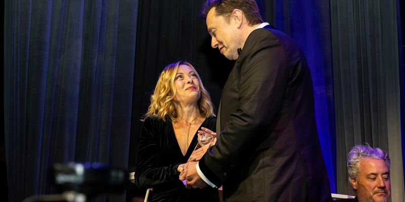 Italiens Ministerpräsidentin Giorgia Meloni nahm vergangenes Jahr in den USA von Elon Musk eine Auszeichnung entgegen. (Foto: Archiv) - Foto: Michelle Farsi/AP/dpa