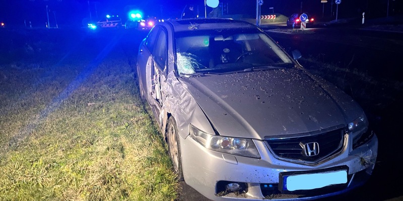 POL-KLE: Kalkar - Schwerer Verkehrsunfall im Kreisverkehr / keine Fahrerlaubnis, Fahrzeug nicht zugelassen, Verdacht auf Alkohol und Drogen - Foto: presseportal.de
