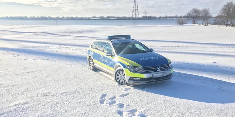 POL-SE: Bad Segeberg - Wintereinbruch in den Kreisen Pinneberg und Segeberg sorgt für Verkehrsbehinderungen und Unfälle auf winterglatter Fahrbahn - Foto: presseportal.de