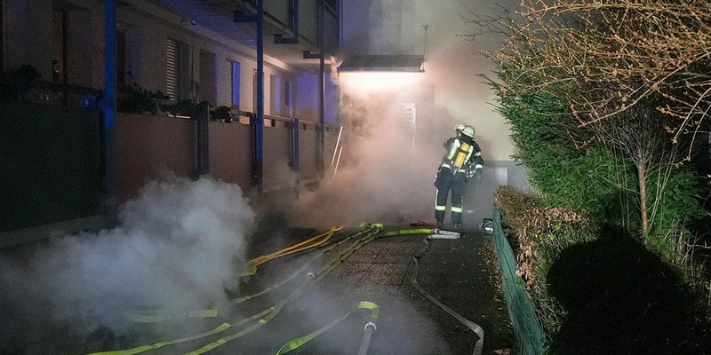 FW Hagen: Kellerbrand, Gebäude musste Stromlinien geschaltet werden. - Foto: presseportal.de