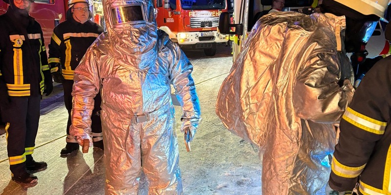 FW-ROW: Winterwetter sorgt für Verkehrsunfälle auf Autobahn 1 - Hansalinie Stunden lang voll gesperrt - Foto: presseportal.de