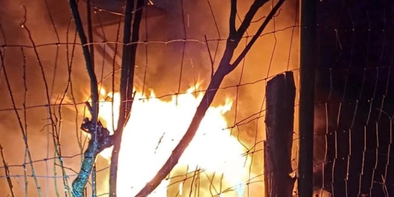 FW-EN: Brennender PKW in der Nacht Auf dem Schnee - Foto: presseportal.de