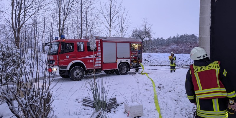 POL-STD: 19-jährige Autofahrerin überschlägt sich mit ihrem Auto in Grundoldendorf - Fahrerin unverletzt, Unbekannter setzt Auto in Stade in Brand - Polizei sucht Zeugen, Feuer in Harsefelder Sauna - Foto: presseportal.de
