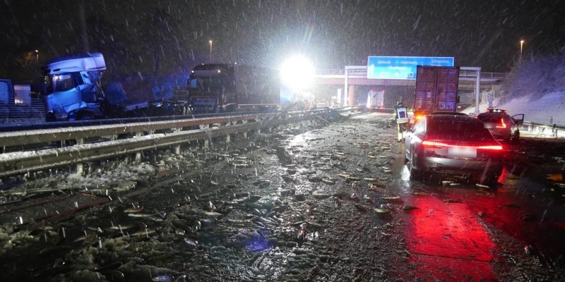 POL-ROW: ++ Wintereinbruch führt zu mehreren Verkehrsunfällen im Landkreis Rotenburg ++ Schwerer Unfall auf der A1: Fischladung verteilt sich über beide Fahrbahnen ++ - Foto: presseportal.de