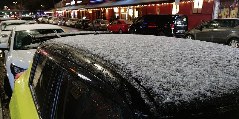 Schnee auf Autodach (Archiv) - Foto: über dts Nachrichtenagentur