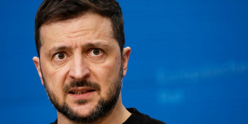 In seiner abendlichen Videobotschaft berichtete Selenskyj über mutmaßlich hohe Verluste der Angreifer in Kursk. (Archivbild) - Foto: Geert Vanden Wijngaert/AP/dpa