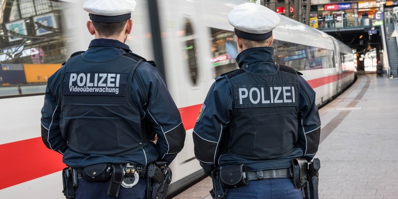 BPOL-HH: Fehlender Fahrschein wurde per Haftbefehl gesuchten Mann zum Verhängnis -Festnahme durch Bundespolizei - - Foto: presseportal.de