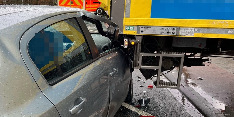 POL-COE: Billerbeck, Darfelder Straße/ Lkw und Auto kollidieren - Foto: presseportal.de