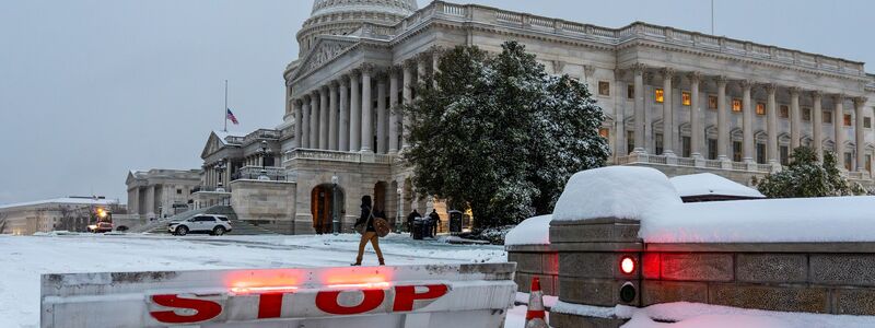 Auch die Zahl der Einsatzkräfte wurde verstärkt, um die Sitzung zu sichern.  - Foto: J. Scott Applewhite/AP/dpa