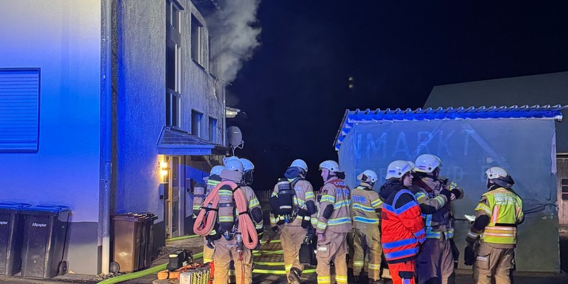 FW-GL: Eine Verletzte nach Zimmerbrand in Mehrfamilienhaus im Stadtteil Herkenrath - Foto: presseportal.de
