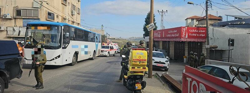 Unbestätigten Berichten nach kam es in Reaktion auf den Anschlag zu Übergriffen israelischer Siedler.  - Foto: Magen David Adom/dpa