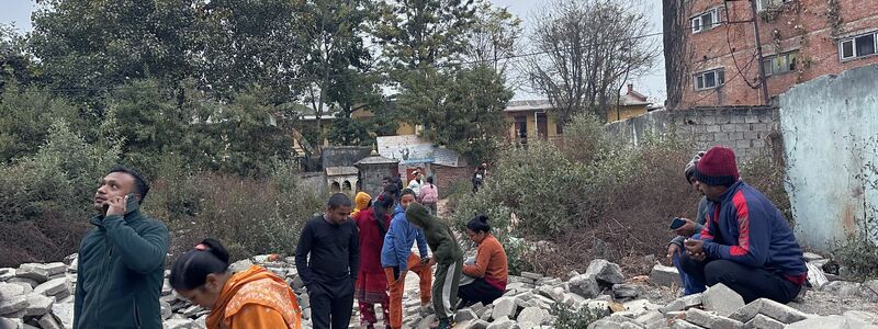 Viele Menschen liefen aufgeschreckt auf die Straßen. - Foto: Sunil Sharma/ZUMA Press Wire/dpa