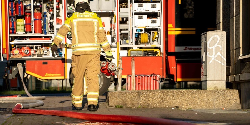 FW Dresden: Brand & Verkehrsunfall - Foto: presseportal.de