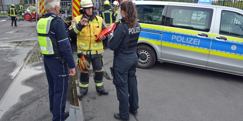 POL-ME: Weihnachtsbaum gerät in Brand - Mehrfamilienhaus unbewohnbar - Velbert - 2501018 - Foto: presseportal.de