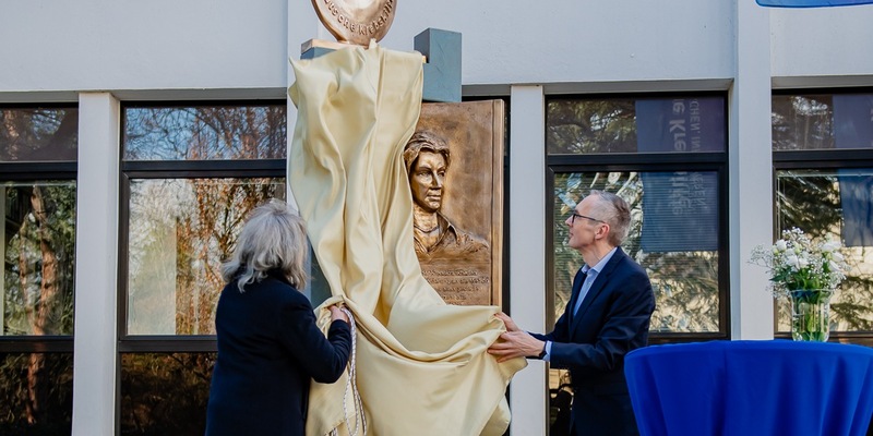 Mildred Scheel-Stele: Denkmal für die Gründerin der Deutschen Krebshilfe - Foto: presseportal.de
