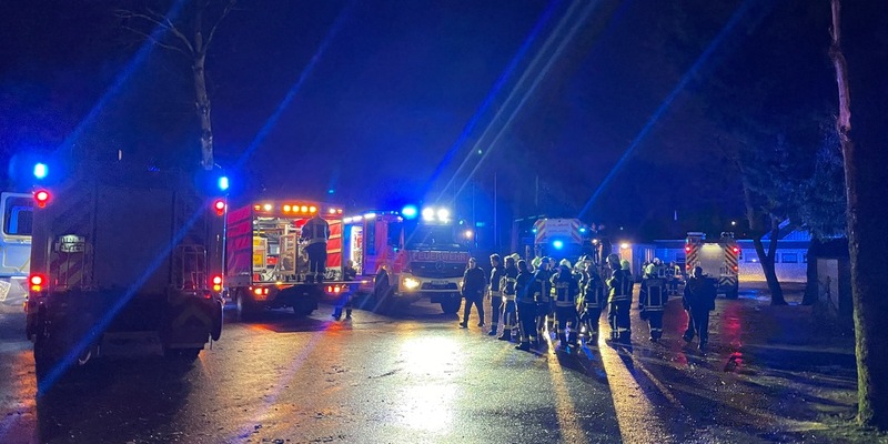 FW Dinslaken: Feuerwehr löscht Küchenbrand in Sportanlage - Foto: presseportal.de